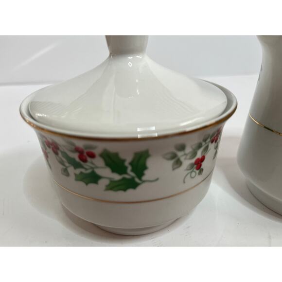 RARE Gibson HollyBerry creamer and sugar No chips or flaws Christmas - Picture 2 of 6